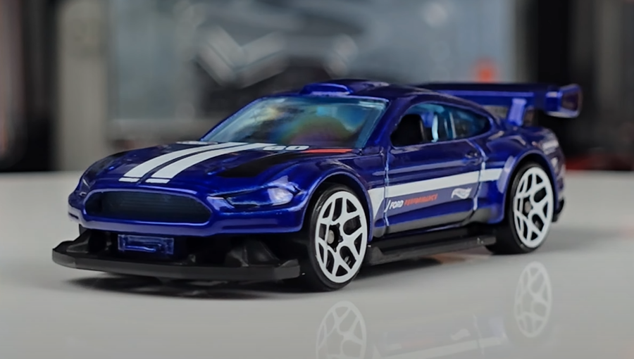 Машинка Базова Hot Wheels Custom '18 Ford Mustang GT Mustang 60 1:64 HYY94 Blue