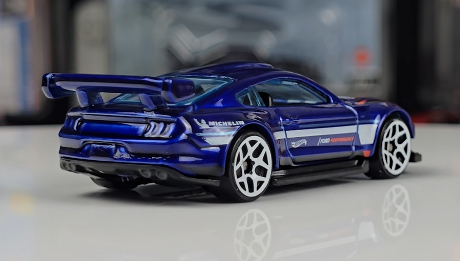 Машинка Базова Hot Wheels Custom '18 Ford Mustang GT Mustang 60 1:64 HYY94 Blue