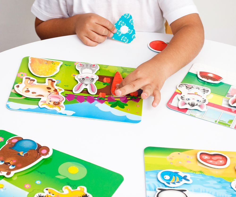 Гра з липучками «Хто що їсть?»